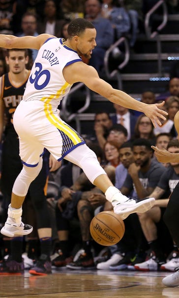 Curry breaks out of slump, helps Warriors beat Suns